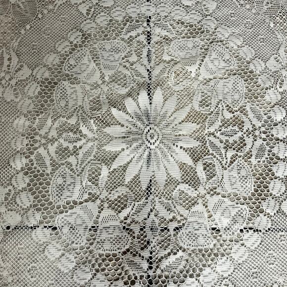 Round Lace Table Topper White Floral Medallion Farmhouse Cottage Chic Decor Bell - Picture 2 of 5